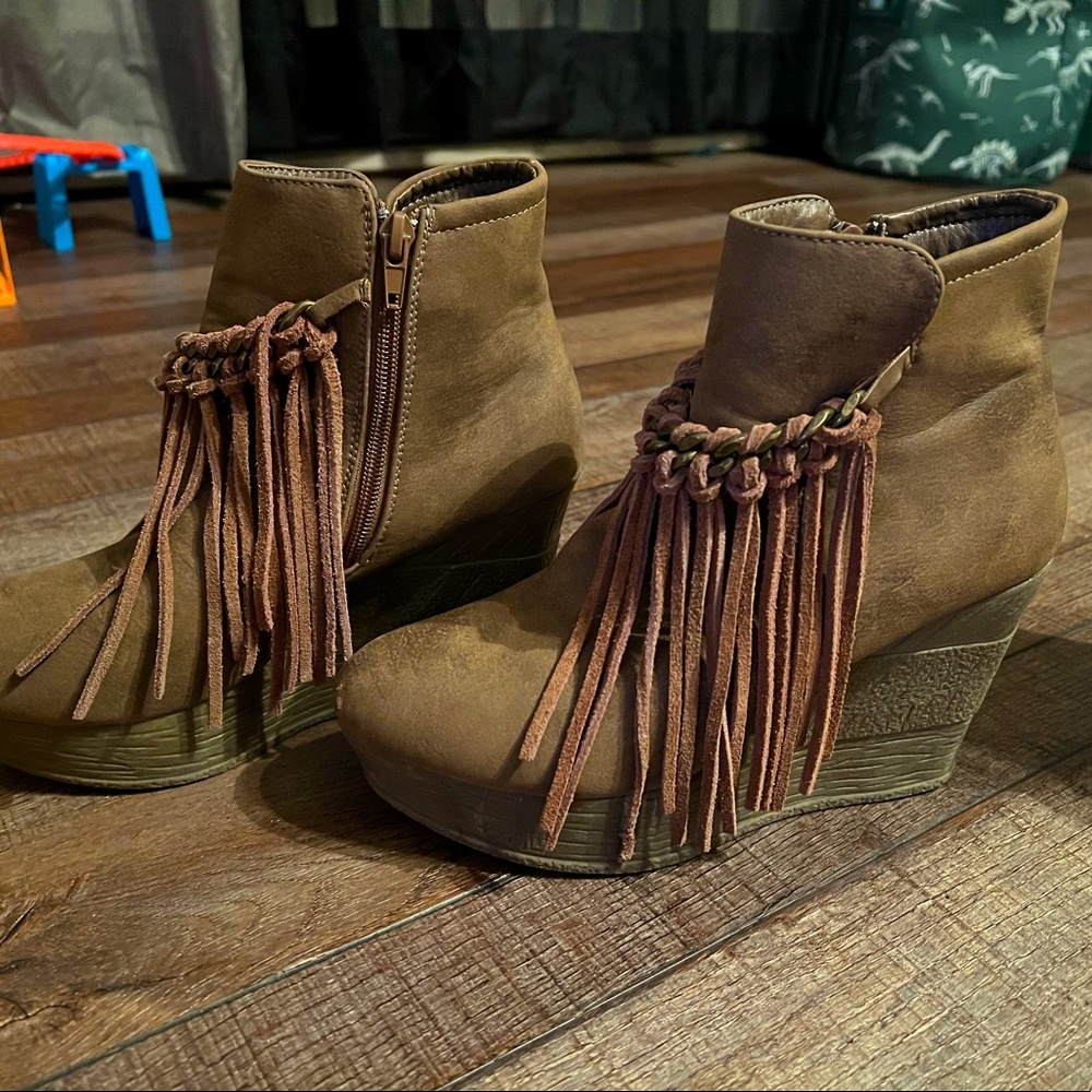 Fringe wedges size 71/2